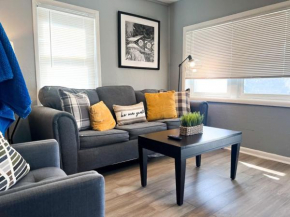 3BR, 5 Beds, Sleeps 7, Large Off-Street Parking